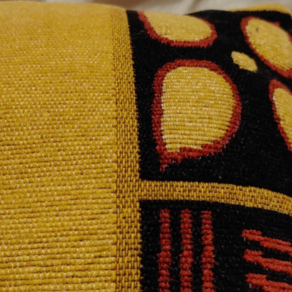 Gifaffe accent pillow - Picture 5 of 8